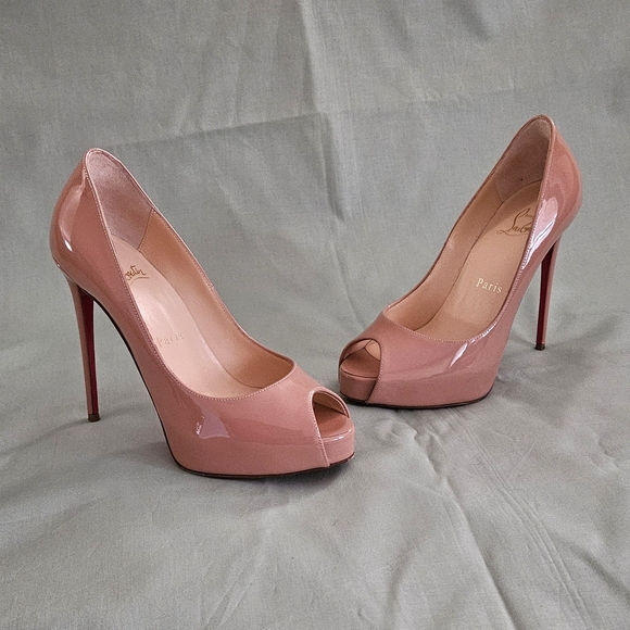 Women's Christian Louboutin Tan Patent Leather Open Toe Pump Heels Size 6 US - Picture 4 of 15
